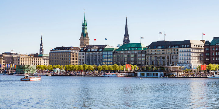 Germany, Hamburg, cityscape with Binnenalster and Jungfernstieg
