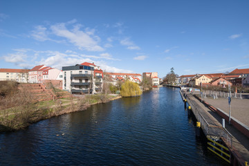 Blick auf den Stadtkanal im Alten Hafen in Rathenow	