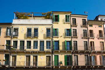 Fototapeta na wymiar colorful buildings on square Piazza dei Signori, Padua, Italy