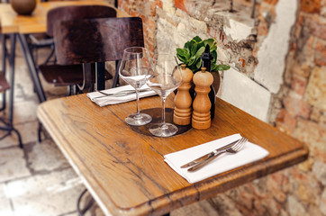 Fototapeta na wymiar Tables in the restaurant in the open air.