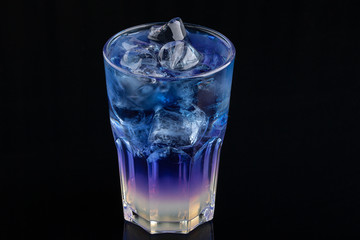 the blue coctail drink with ice cubs