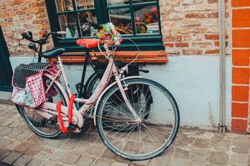 Fototapeta na wymiar pink bicycle and black bicycle on a street in Belgium