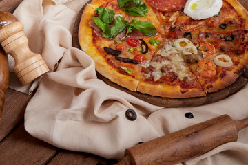 Delicious fresh prepared pizza i