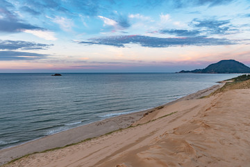 黄昏の鳥取砂丘