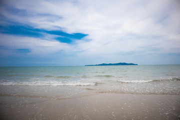 Fototapeta na wymiar sea and beautiful beach in Thailand