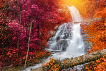 Fototapeta na wymiar Huay Saai Leung Waterfall is a beautiful Waterfalls in the rain forest jungle Thailand