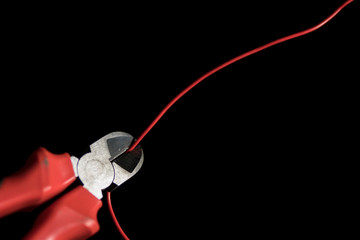 wire cutters eat red wire. bomb