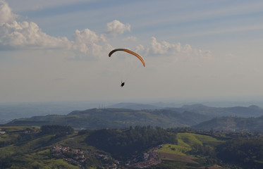 a sunny day to fly from paraglider
