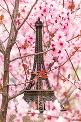 Fototapety  Wieża w kwiatach