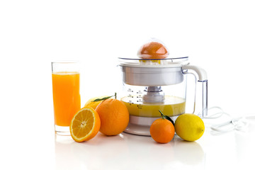 Electric citrus juicer