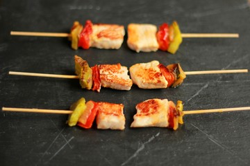 Brocheta pollo con verduras