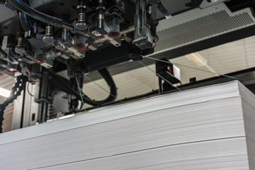 Input or load of paper in an offset printing machine measures 72/102