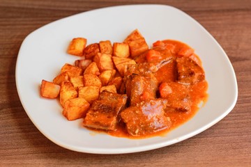 Carrillada estofada con patatas