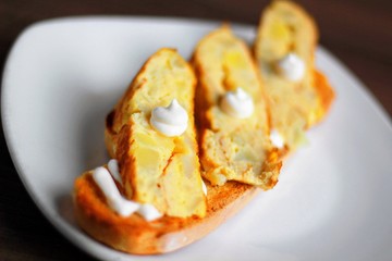 Tostas tortilla de patatas
