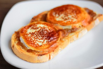 Tostas rulo de cabra