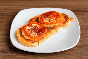 Tostas rulo de cabra