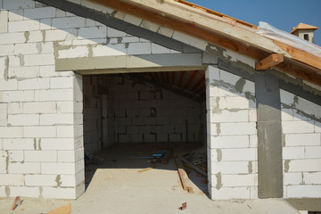 Building Attic Construction from aerated concrete blocks, eathqueke safety reinforcement and wooden roof