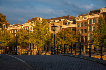 Fototapeta na wymiar street in the old town of Amsterdam