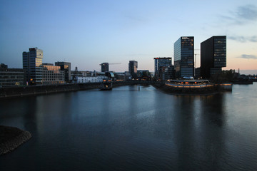 Fototapeta na wymiar Düsseldorf, Blick in den MedienHafen