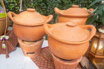 Naklejka premium Thai's traditional earthware pot