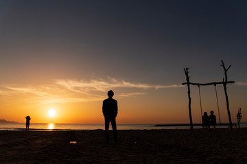 サンセットビーチと男性
