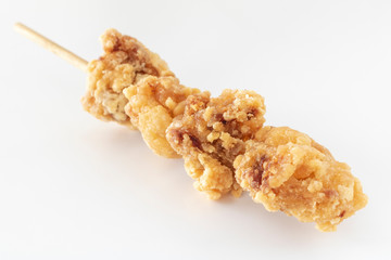 串に刺した唐揚げ