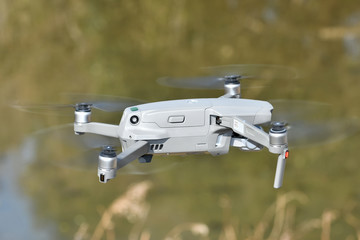 空撮専用の小型ドローン