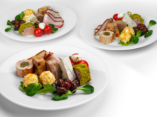 Chicken liver terrine in bacon, Cheeses with nuts and grapes, Chicken terrine with meat, fish, ham and red beans, Bouquet of almond flakes, Smoked Pig Breast, Pork mushroom in peanut and pistachio cru
