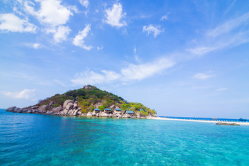 Fototapeta premium Idyllic sea island with blue sky cloud