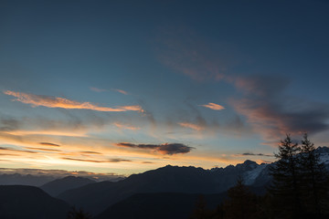 Die wunderbare Bergwelt des Wallis im Herbst