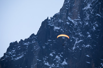 Paraglider in den Alpen