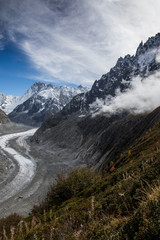 Die wunderbare Bergwelt des Wallis im Herbst