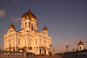Fototapeta na wymiar CATHEDRAL OF CHRIST THE SAVIOUR AT TWILIGHT MOSCOW RUSSIA