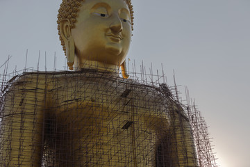 Images of the restoration of the large Buddha.