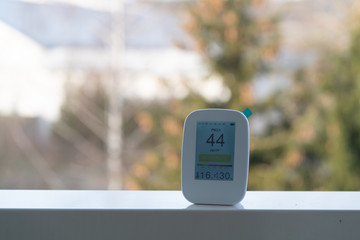 air quality monitor records poor air quality