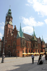 Obraz premium St. Elisabeth's Church on the Market Square in Wrocław, Poland (Rynek we Wrocławiu, Großer Ring zu Breslau) is a medieval market square in Wrocław