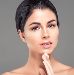 Obraz na płótnie Canvas Natural makeup woman healthy skin beauty model