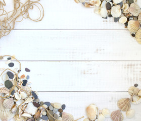 Obraz premium summer travel, sea shells, white wooden background