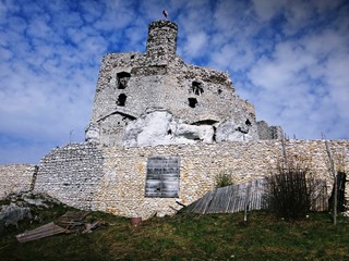 Ruiny zamku w Mirowie na Jurze Krakowsko-Częstochowskiej
