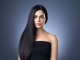 Naklejka premium Beautiful hair woman with long brunette hairstyle