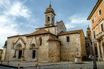 Fototapeta na wymiar Collegiatta San Quirico e Giolitta in San Quirico d'Orcia, Tuscany, Italy