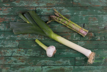 variety of prebiotic foods, asparagus, leeks for gut health