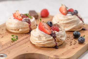 Small pavlova cakes