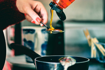 Making honeycomb at home - its messy