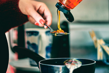 Making honeycomb at home - its messy