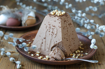 Easter cake with eggs and a bouquet of flowers