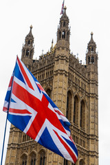 Fototapeta na wymiar Britische Flagge vor dem Palace of Westminster