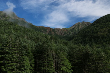 Fototapeta premium 八ヶ岳連峰 赤岳鉱泉から赤岳、横岳を望む