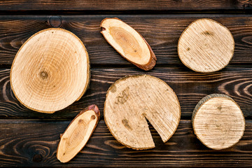 Fototapeta na wymiar wooden sawcut pattern for blog on rustic wooden background top view
