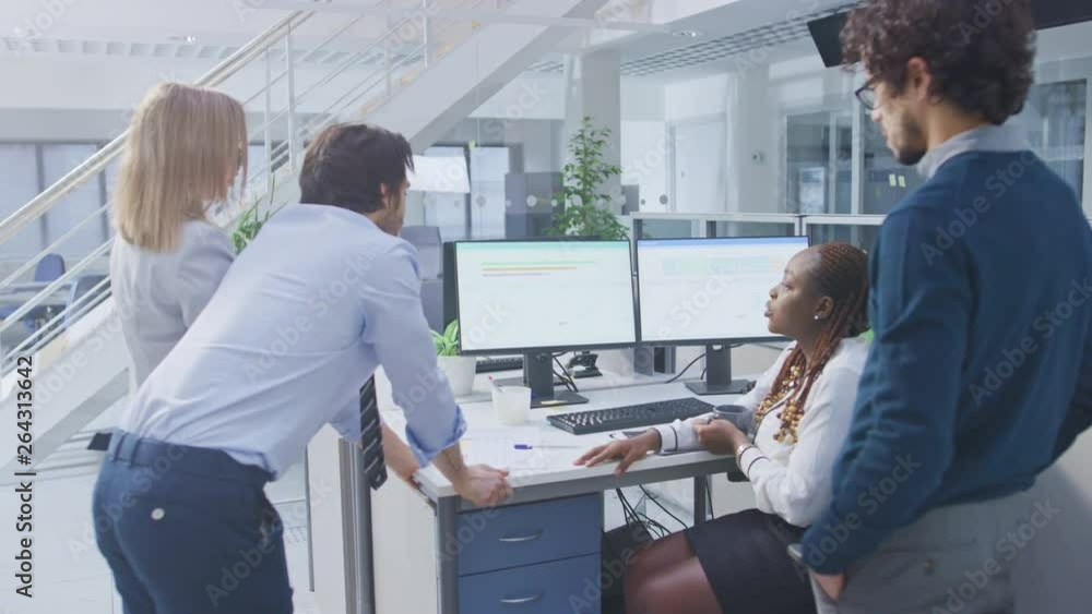 Leinwandbilder in busy office diverse group of young professionals have team building meeting. standing at the desk
